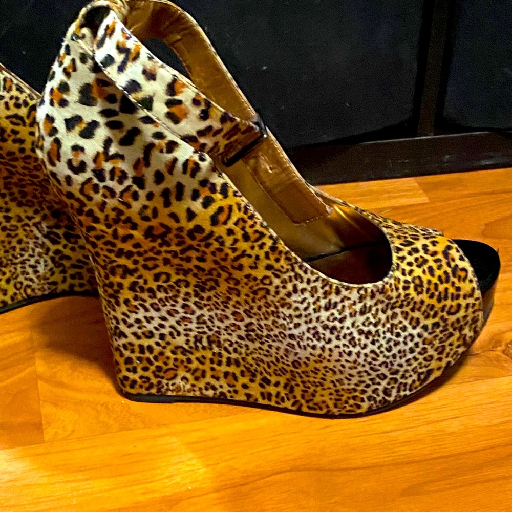 Wedge shoes